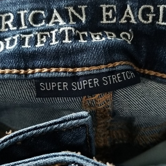 Distressed American Eagle Jeans. Size 2 - Picture 3 of 3
